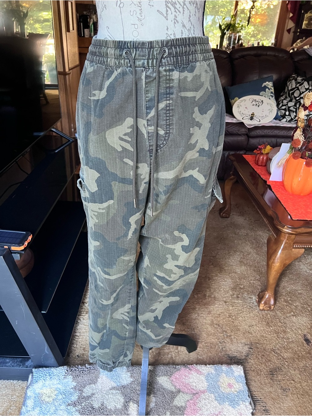 Women’s Old Navy green camouflage cargo jogger pants.